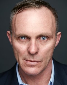 Dirk Martens as Tim Burkhard