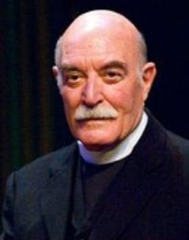 Emiliano Redondo as Jacques