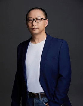 Wei Fenghua as Himself