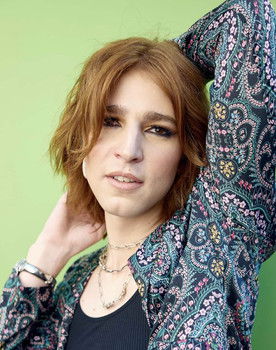 Ximena García Lecuona as Fantasma en el Clóset