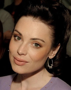 Yoanna House as 