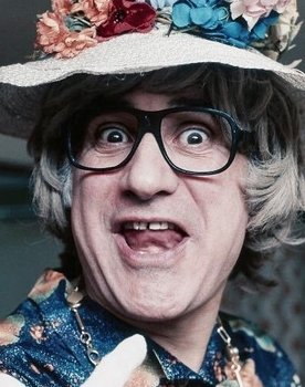 Simón Cabido as Demetrio López / Doña Croqueta
