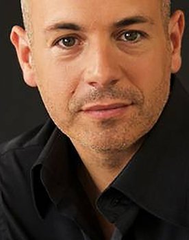 Steve Mac as Guitare, Chant