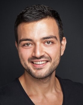 Safa Tabur as Mafya Adam 2