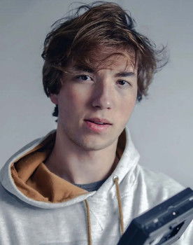 Bernardo Lima as Berna