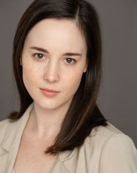 Greta Zehner as Mari