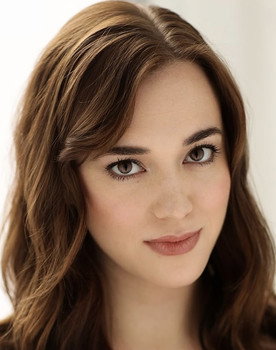Andrea Bowen as Jenna Danville