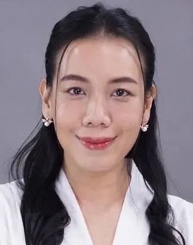 Laphattalada Tovanabutra as MOTHER (IN FILM SET)