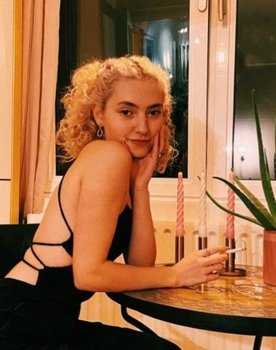 Dana Goldberg as Lara