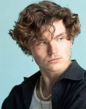 Alex Laurence - Phillips as Pelleas