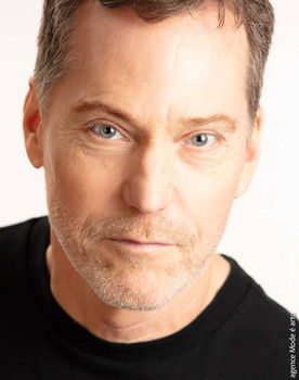 Richard Guay as Père de Claire