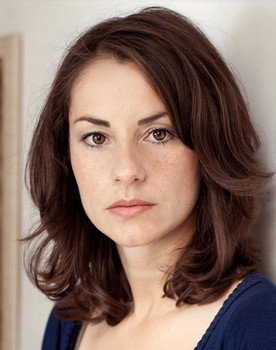 Nina Azizi