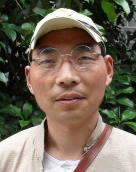 Liu Zhanling as Funeral clothing store owner