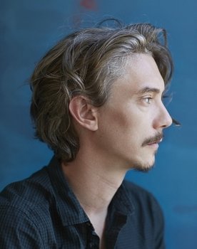 Swann Arlaud as Robert Linhart