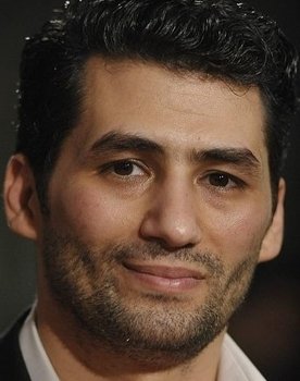 Tamer Yiğit as Reinigungskraft