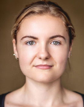 Sophie Faurie as Elizabeth