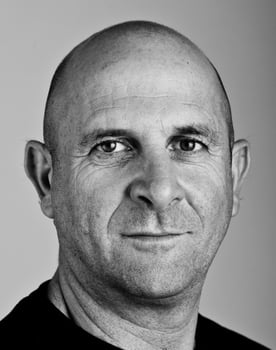 Zeev Sevik Perl as Receptionist