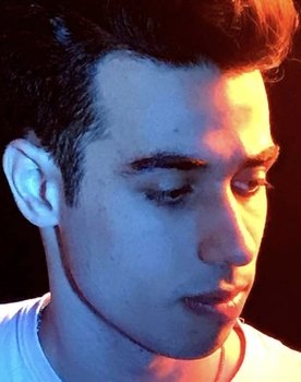 Javi Martin as Él