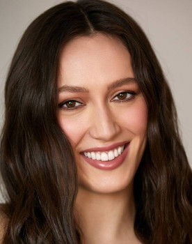 Delaney Hogan as Gina G