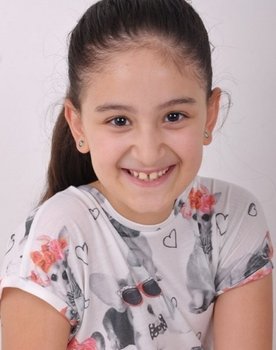 Eda Döğer as Sibel