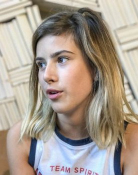 Lois Ahlèn as Stella