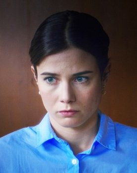 Malou Mullier as Skylar Vand Dijk