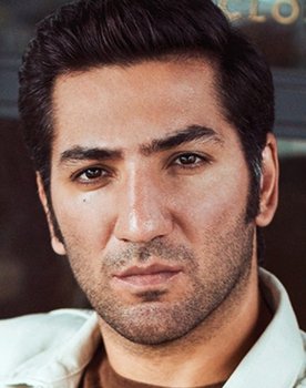 Berkay Ateş as Kahraman Sarpoğlu