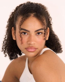 Nicole Bruner as Taylor