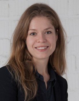 Luise Helm as Martina