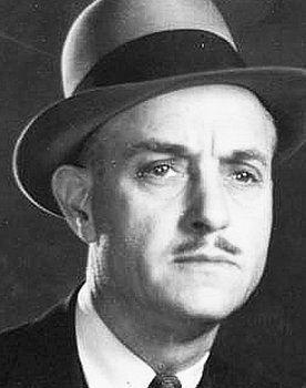 Purnell Pratt as Inspector Updike
