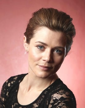 Sofie Lassen-Kahlke as Linda Sand