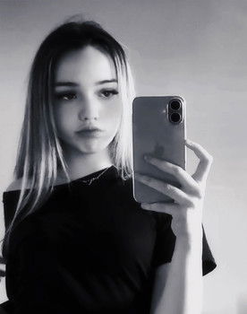 Isla Morgan as Rosie