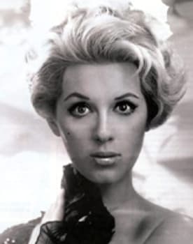 Teresa Velázquez as Patricia