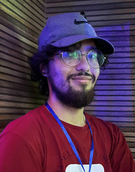 Luca Richards as Ícaro (voz)