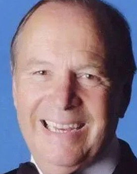 Charles Collingwood as Television Announcer