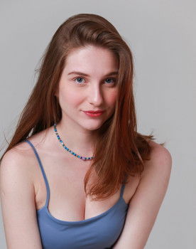 Bruna  Knoploch as Anna