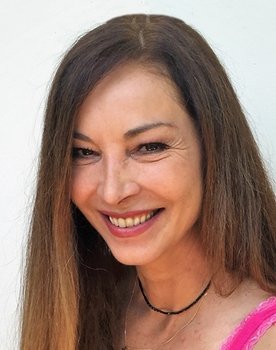 Rea Karagianidou as 