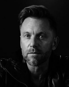 Lee Whittaker as Wallstreet Guy