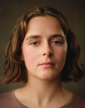 Kitty Parker as BAFTA Presenter