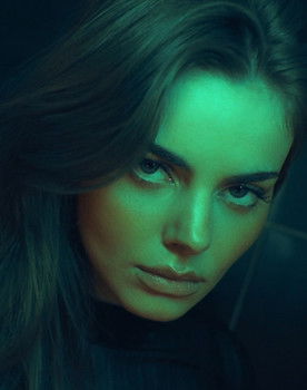 Valentine Chaudoir as Alma