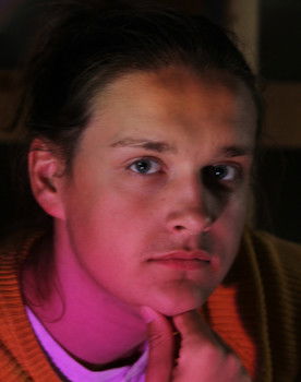 Chris Davies as Harry Giles