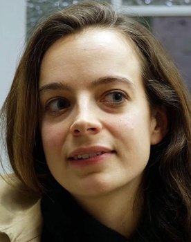 Victoire Bonin as Extra