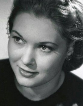 Grethe Holmer as Fru Vestergaard