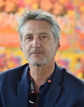 Antoine de Caunes as Simon Eskenazy