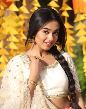 Neeharika Roy