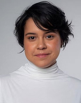 Lorrana Mousinho as Cláudia