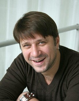 Viktor Loginov as Гена Букин