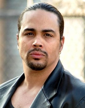 Adam Gifford as Robinson