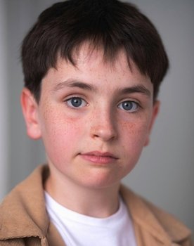 Dominic McLaughlin as Oliver Gregory