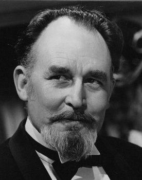 Geoffrey Keen as Superintendent Graham